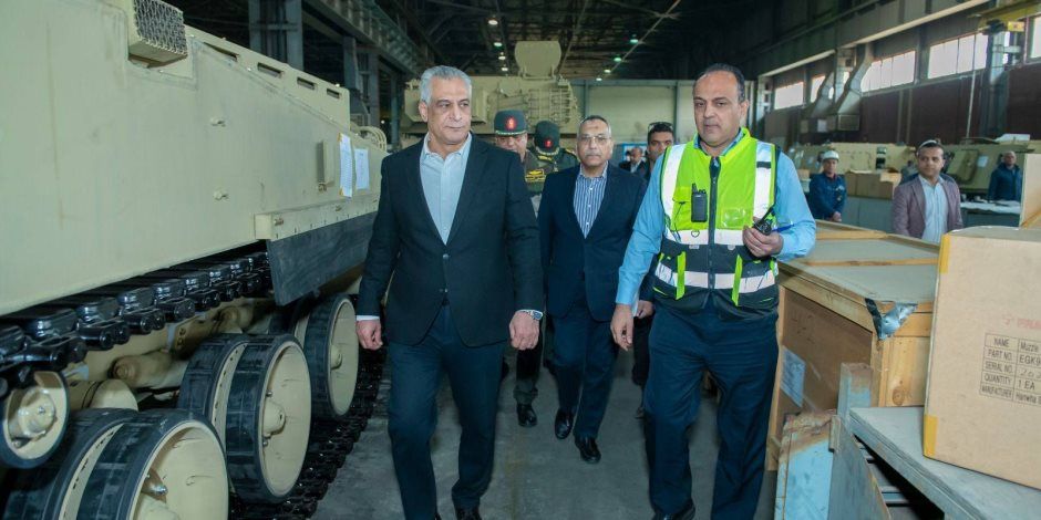 وزير الدولة للإنتاج الحربي يتابع سير العملية الإنتاجية بمصنع 200 وأبو زعبل