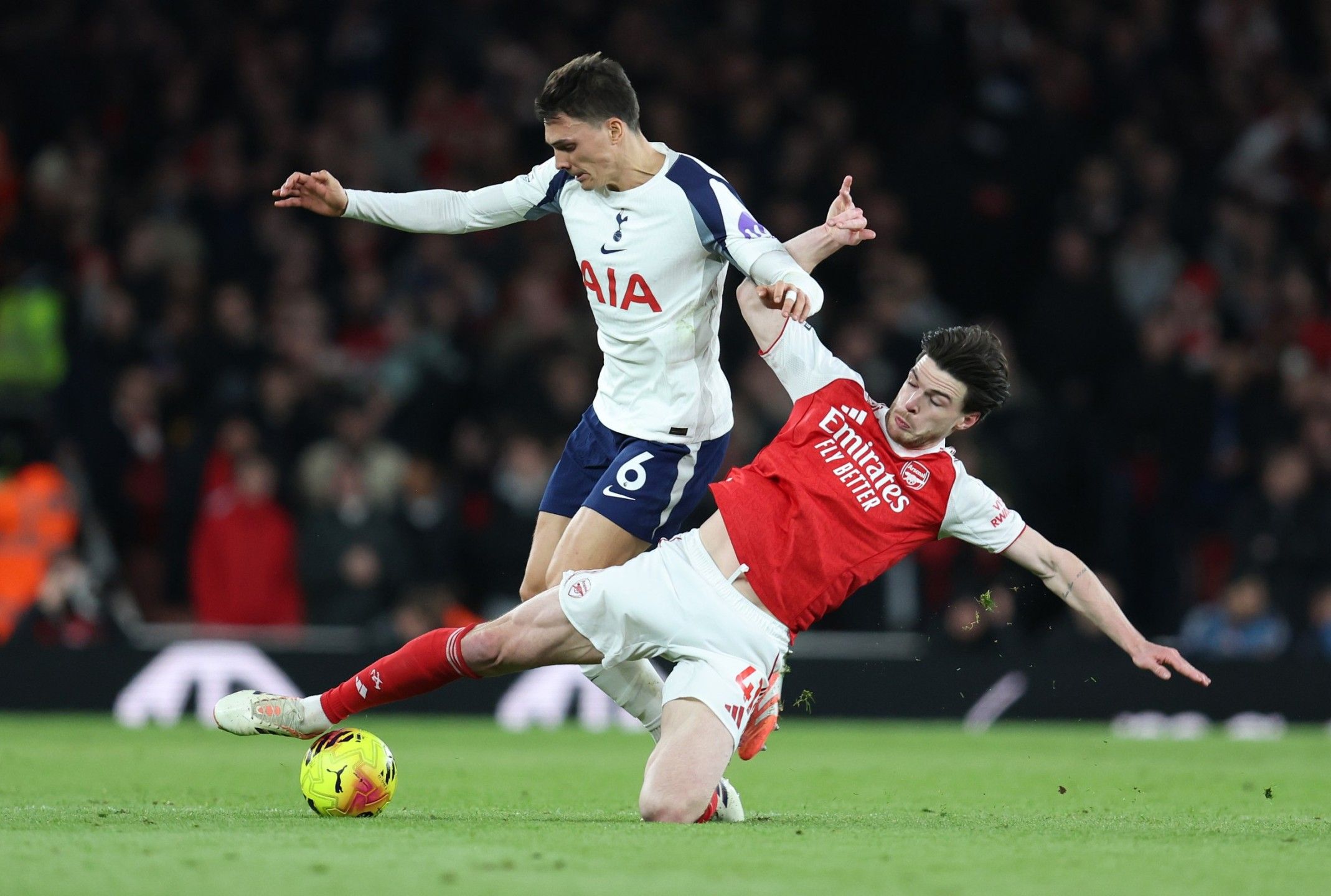 اطّلع على مجانًا.. القنوات الناقلة لمباراة آرسنال ضد توتنهام...