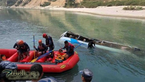 مصرع 18 وإصابة 27 جراء سقوط حافلة في نهر وسط نيبال