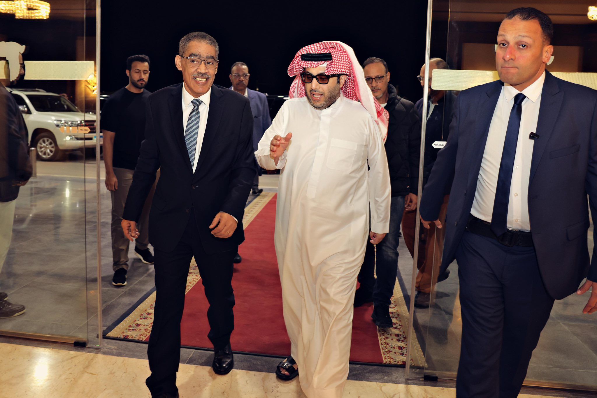 تركي آل الشيخ يعلن وصوله إلى مصر في زيارة رسمية لعدة أيام.. فيديو وصور