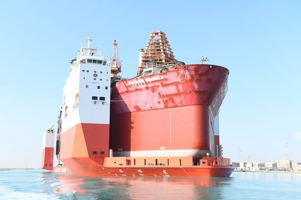 قناة السويس تستقبل عبور سفينة الغطس HUA RUI LONG إحدى أكبر حاملات المثقلات عالميًا