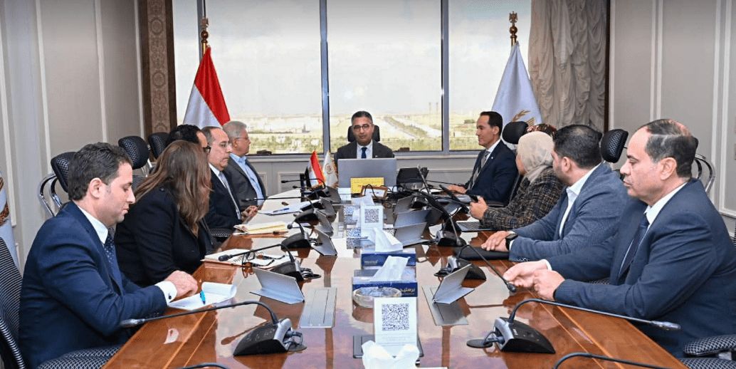 التموين وحياة كريمة تتعاونان في تجهيز الطرود الغذائية وتوزيع كوبونات المشتريات للمستحقين