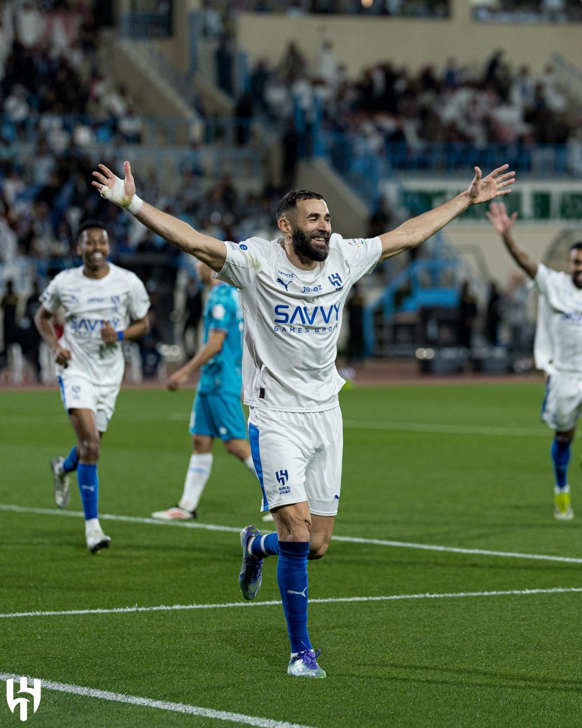 معشوق الجماهير لمباراة الإثارة.. معلق مباراة الهلال ضد...