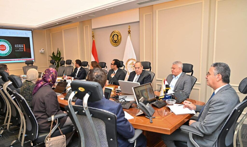 التموين وحياة كريمة تتعاونان في تجهيز الطرود الغذائية وتوزيع كوبونات المشتريات للمستحقين