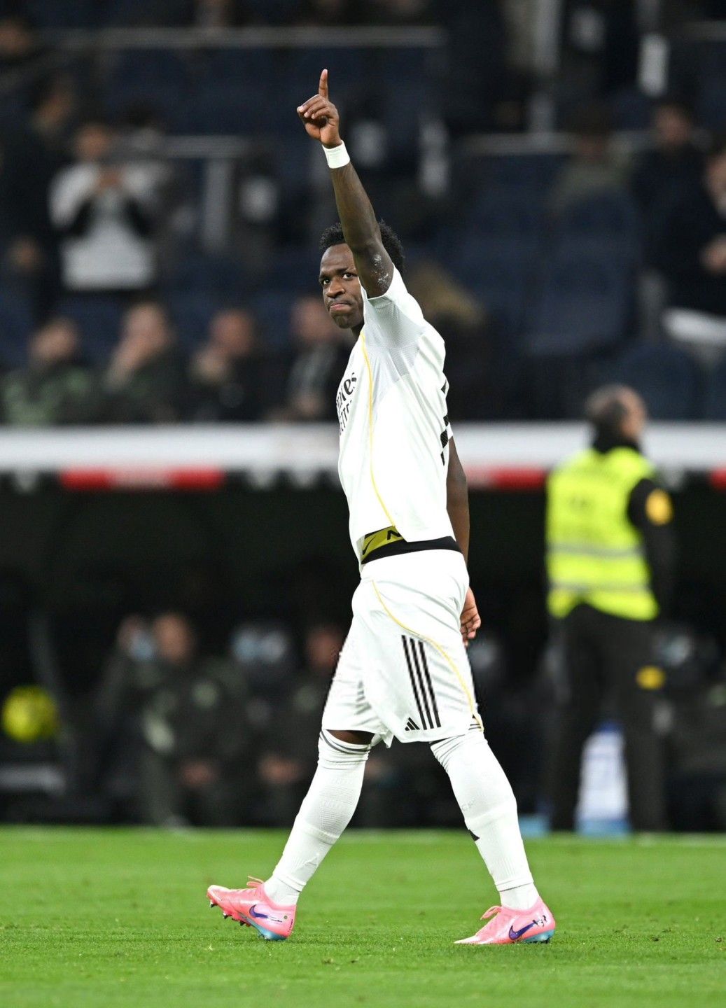 حسم التأهل.. اطّلع على مجانًا القنوات الناقلة لمباراة ريال...