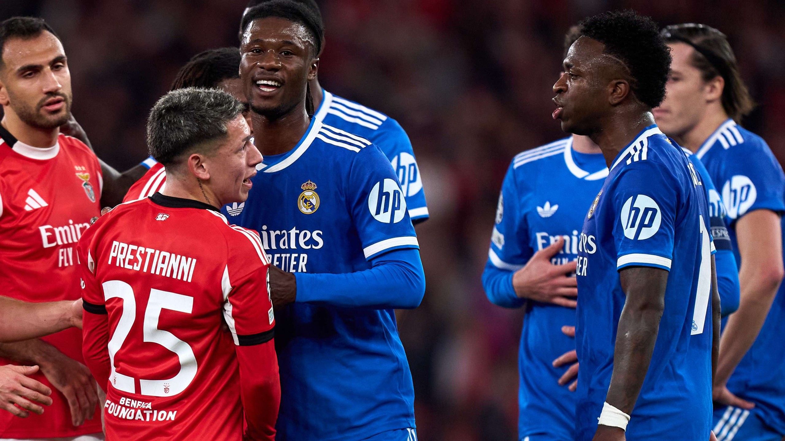 بسبب ”القرد”.. اشتعال الأزمة بين فينيسيوس وبنفيكا في...