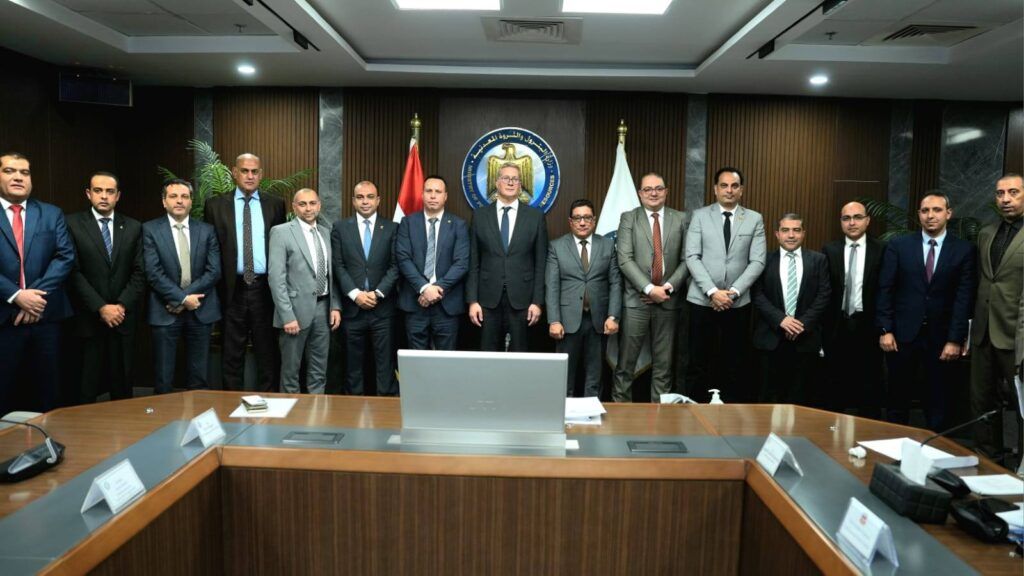 ميناء الحمراء البترولي يبدأ نشاط تخزين وتداول الخام لحساب الغير