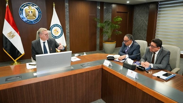 ميناء الحمراء البترولي يبدأ نشاط تخزين وتداول الخام لحساب الغير