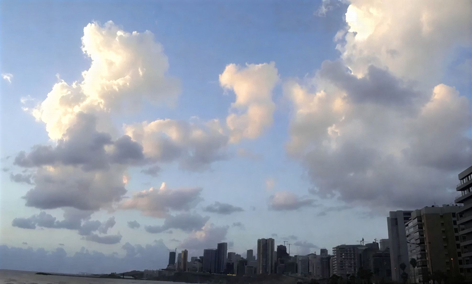 حالة الطقس ودرجات الحرارة غدًا الجمعة.. أمطار على...