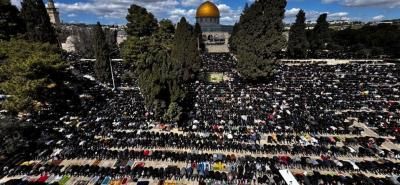نحو 100 ألف مصلٍ في الأقصى