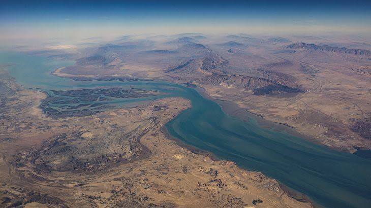 مضيق هرمز مغلق رسمياً.. مئات السفن تنتظر في...