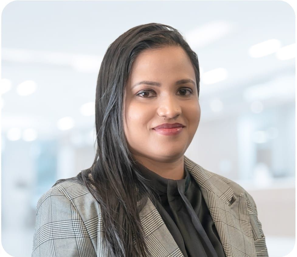 بين المرآة والمنصات الرقمية: اضطرابات الأكل وصراع القبول الذاتي لدى نساء الجيل Z