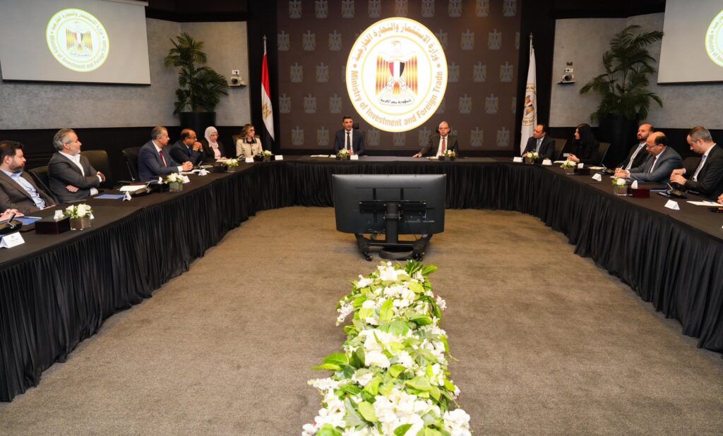 الحكومة تجري مباحثات مع بنوك استثمار لتحديد آليات تمويل مبتكرة لدعم القطاع الصناعي