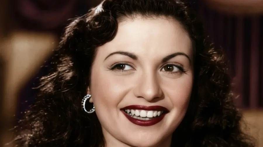 وفاة الفنانة كيتي الشهيرة بعفريتة إسماعيل يس عن عمر 96 عامًا توفيت اليوم الفنانة الاستعراضية كيتي فوتساكي إحدى أشهر نجمات العصر الذهبي للسينما المصرية في الأربعينيات والخ إقرأ المزيد