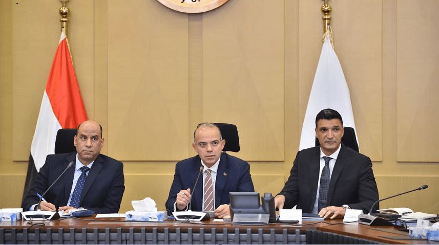 تنسيق حكومي بين وزارات الاستثمار والصناعة والعمل لدعم قطاع الملابس الجاهزة