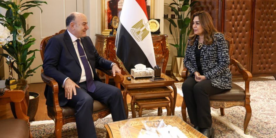 وزيرة التنمية المحلية والبيئة ومستشار رئيس الجمهورية يتابعان مع المحافظين ملفات تقنين أراضى الدولة والموجة 28 لإزالة التعديات