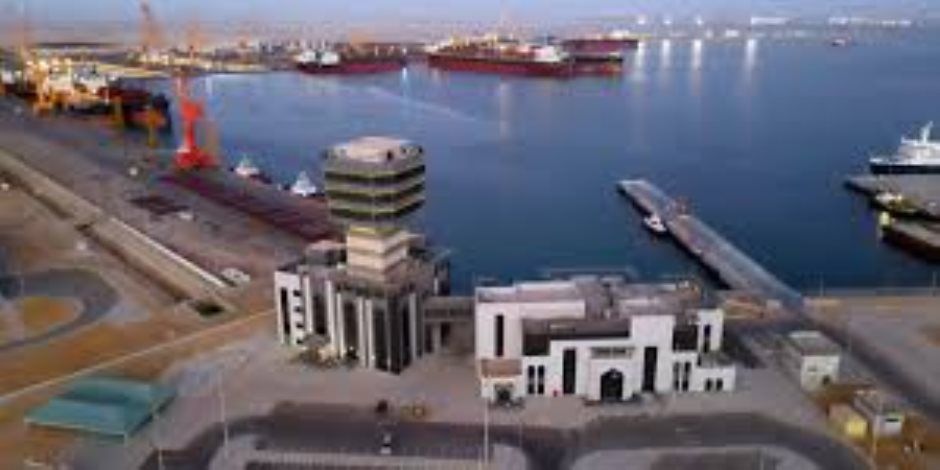 وكالة الأنباء العمانية: مسيرات تستهدف خزانات وقود بميناء الدقم