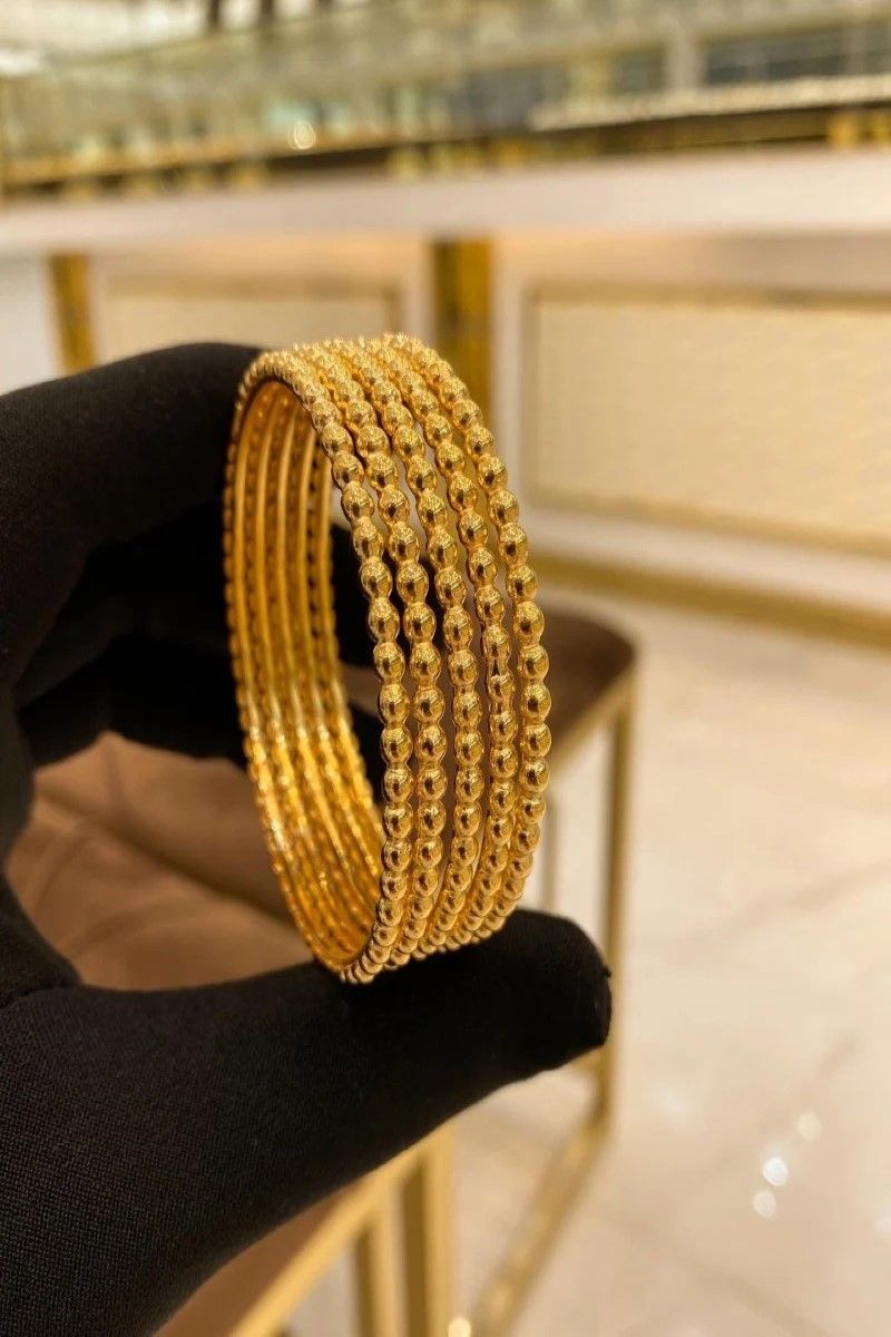 تفسير حلم لبس غوايش ذهب للعزباء والمتزوجة في...