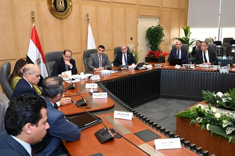 آليات جديدة لتعميق وتوطين صناعة السيارات وتوسيع الشراكة مع القطاع الخاص