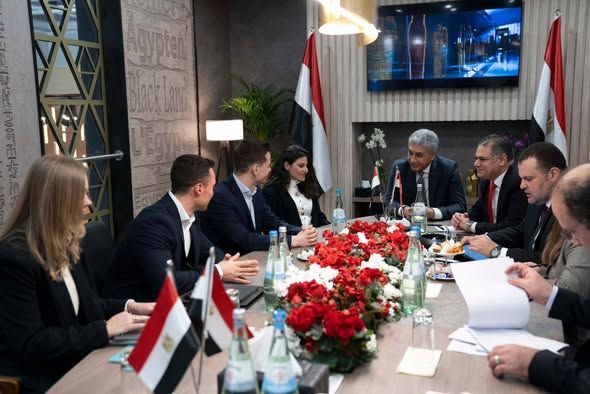 وزير السياحة: مصر دولة مستقرة وآمنة وبعيدة جغرافيًا عن مناطق التوتر في المنطقة