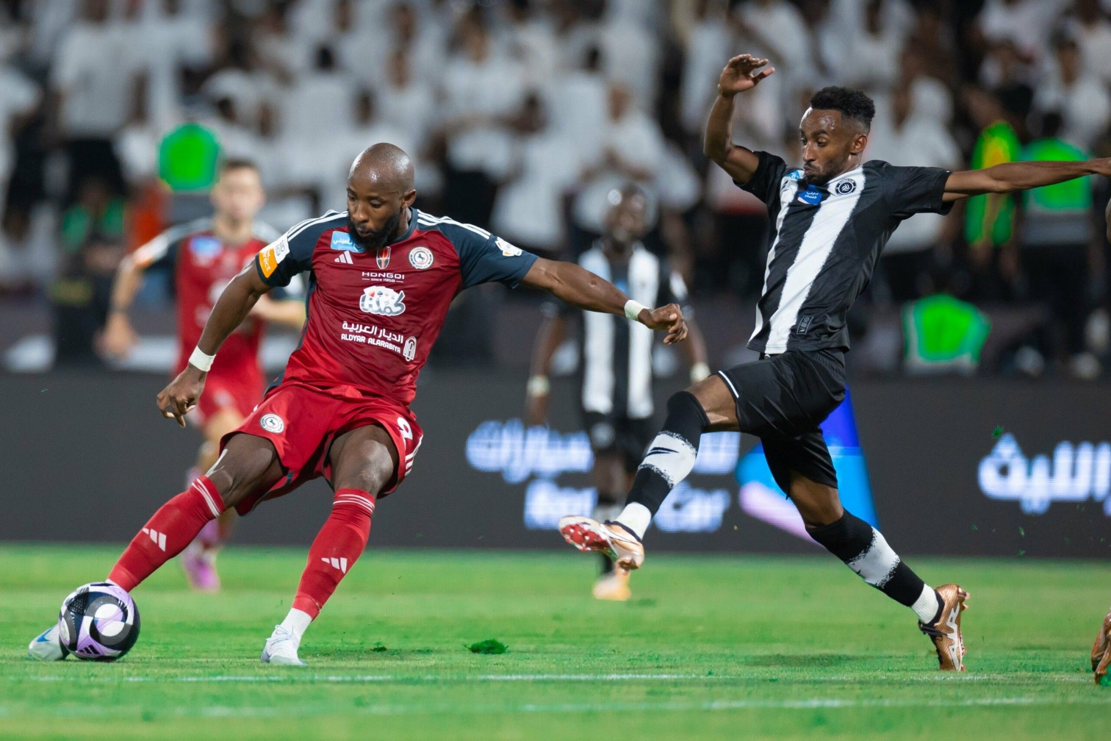 الليوث ضد فارس الدهناء.. اطّلع على مجانًا القنوات الناقلة...