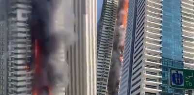 انفجارات تهز دبي واصابة برج