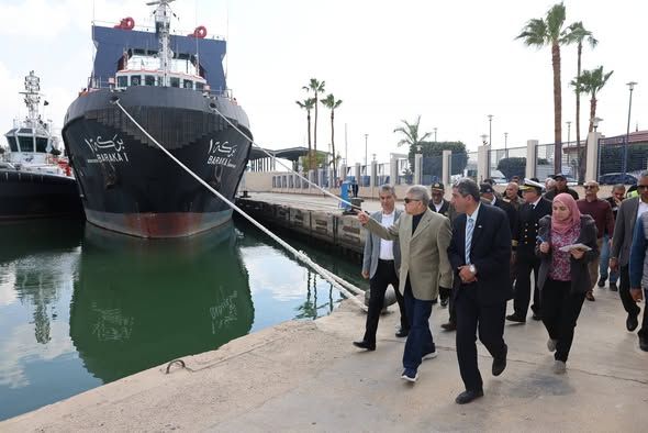 رئيس هيئة قناة السويس يوجه بتعزيز التدريبات والإجراءات الأمنية للوحدات البحرية