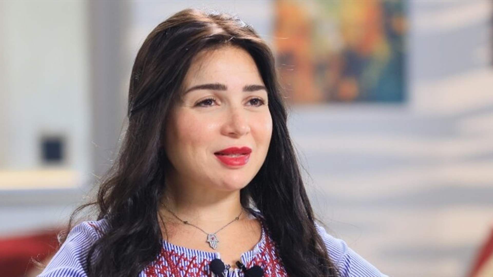 الفنانة المصرية مي عز الدين تطمئن الجمهور بعد...