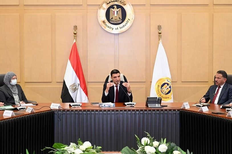 وزير الصناعة: نسعى لبناء استراتيجية متكاملة تعبر عن تطلعات وطموحات القطاع