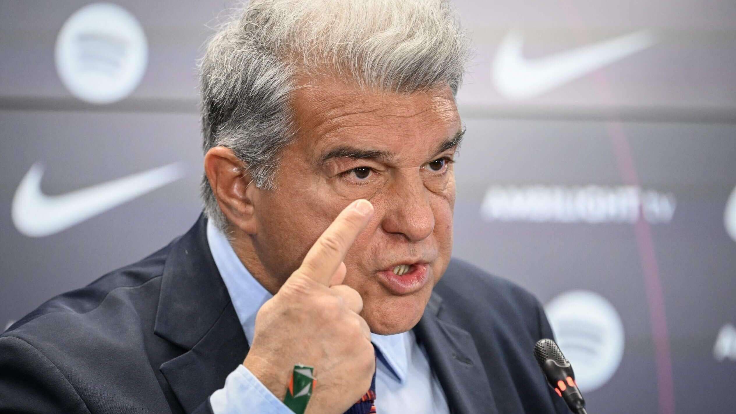 جمهور ريال مدريد يتحد مع رئيس برشلونة السابق...