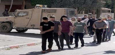 الاحتلال يعتقل 49 فلسطينياً من الضفة