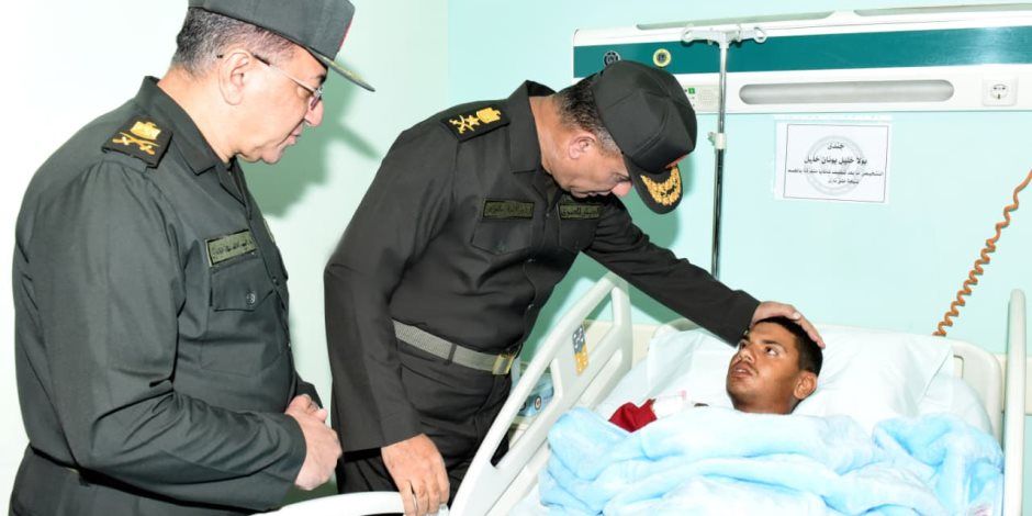 وزير الدفاع يزور مصابي القوات المسلحة بمجمع الجلاء ويوجه بتقديم أقصى رعاية طبية