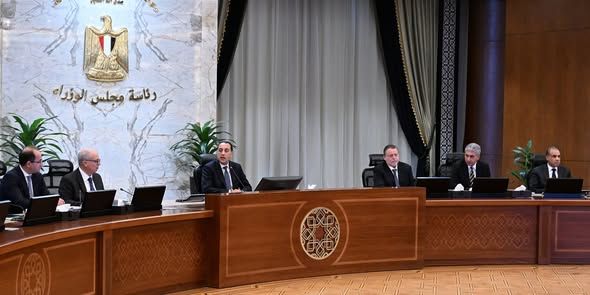 الحكومة تكثف إجراءات ترشيد الإنفاق والكهرباء لمواجهة تداعيات التصعيد الإقليمي