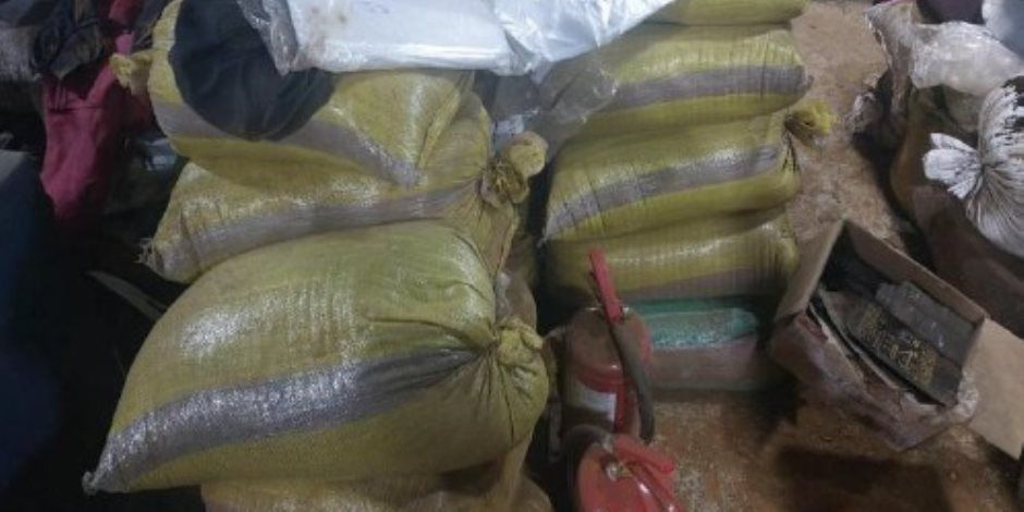 ضبط بن مغشوش مع «بسلة» في مصنع غير مرخص بالقليوبية