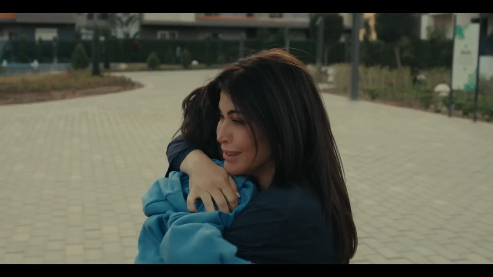 المسلسل المصري اللون الأزرق.. لقاء رومانسي بين أحمد...