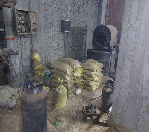 ضبط بن مغشوش مع «بسلة» في مصنع غير مرخص بالقليوبية