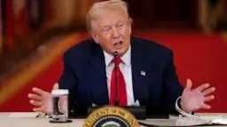 دونالد ترامب : بوتين ”يساعد إيران قليلا” ونحن...