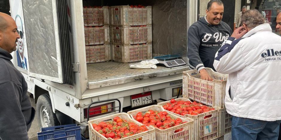 21.5 جنيه للكيلو.. القابضة للصناعات الغذائية تدفع  بسيارات متنقلة لطرح الطماطم بأسعار مخفضة
