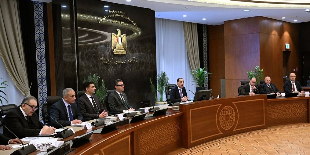 رئيس الوزراء: تأمين كل الاحتياجات التمويلية لتوفير المواد الخام ومستلزمات الإنتاج