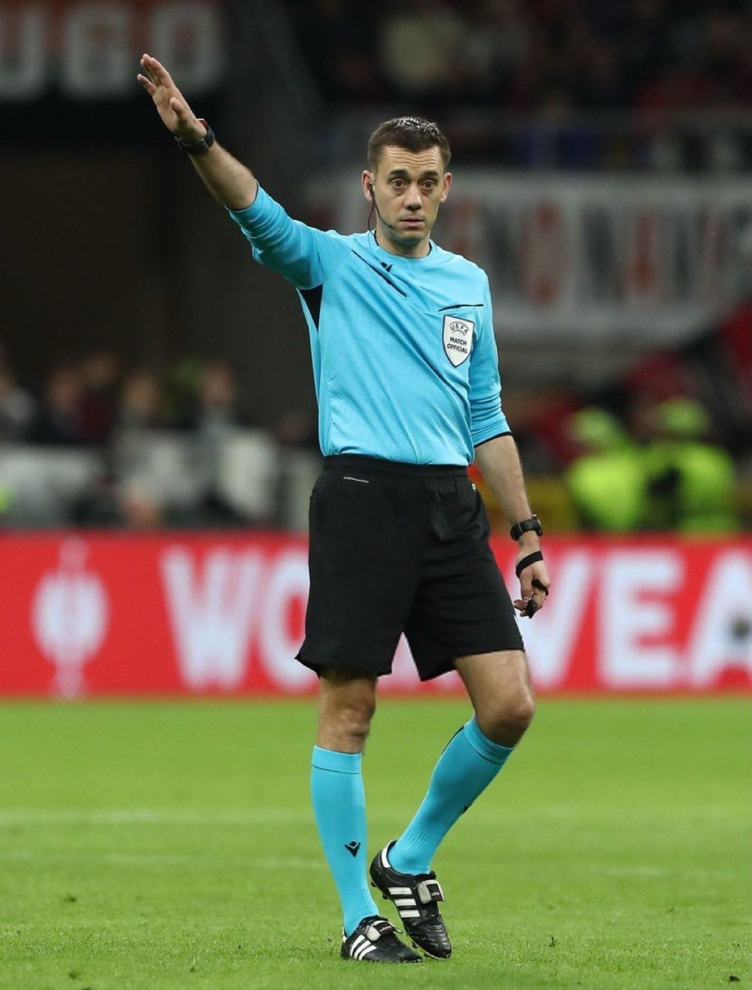 الاتحاد الأوروبي يعلن حكم مباراة قمة مانشستر سيتي...