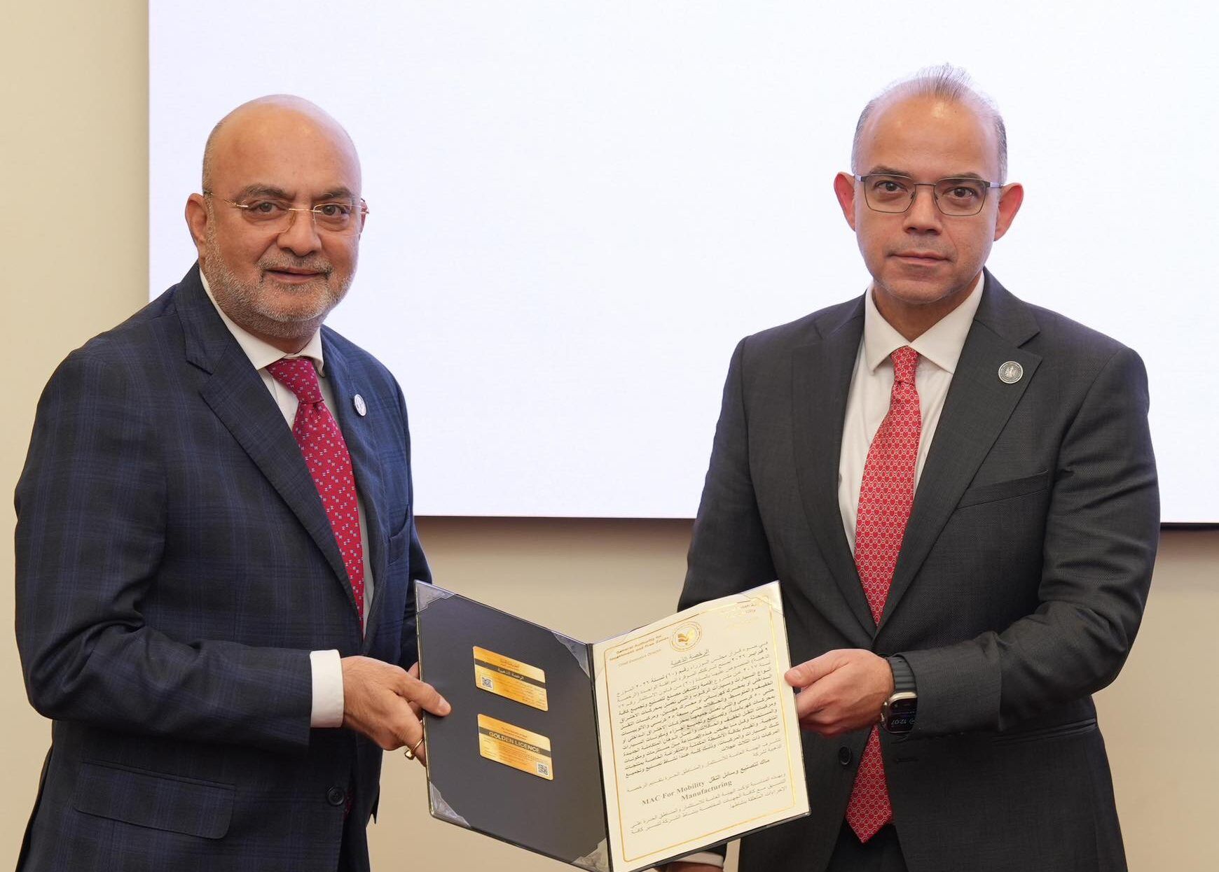 وزير الاستثمار يُسلم رخص ذهبية لـ 8 مشروعات مصرية وأجنبية وعربية