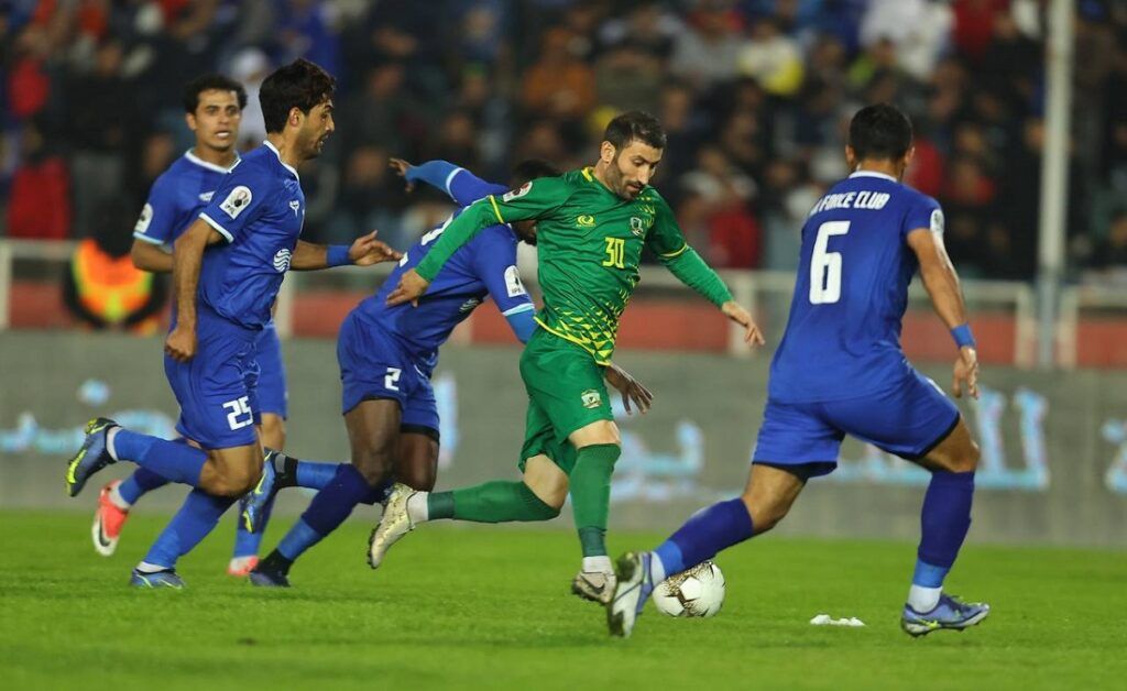 كلاسيكو حسم الصدارة.. موعد مباراة الشرطة ضد الطلبة...