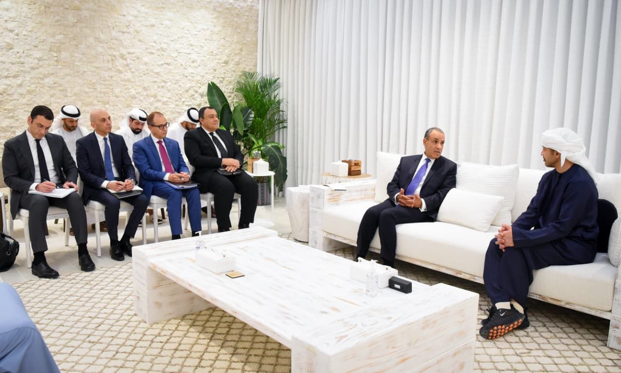 وزير الخارجية يزور الإمارات ويعقد مباحثات مع نظيره وينقل رسالة تضامن من الرئيس والحكومة والشعب المصري