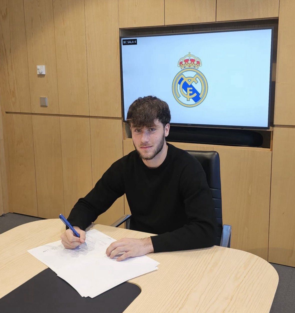 مستقبل ريال مدريد في أمان.. الميرنجي يعلن تمديد...