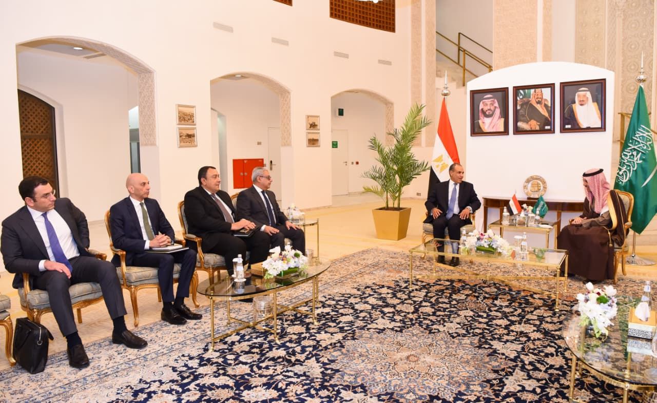 مباحثات مصرية سعودية بالرياض لتنسيق الجهود العربية بشأن التطورات الإقليمية والتصعيد العسكري بالمنطقة