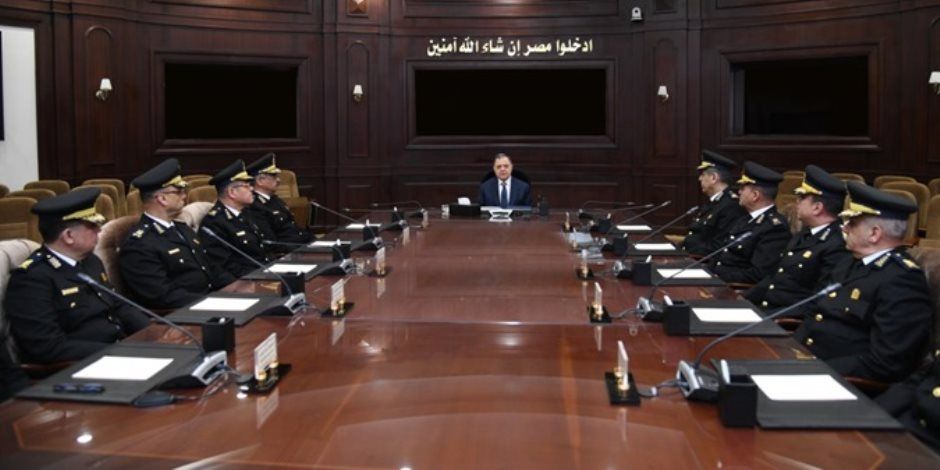 وزير الداخلية يتابع مع قيادات الوزارة إجراءات تأمين إحتفالات المواطنين بعيدي الفطر والقيامة المجيد (فيديو)