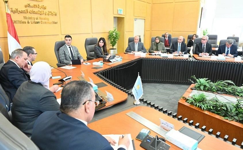 وزيرا الإسكان والصناعة يتفقان على تفعيل عمل اللجنة المشتركة لتخصيص الأراضي الصناعية