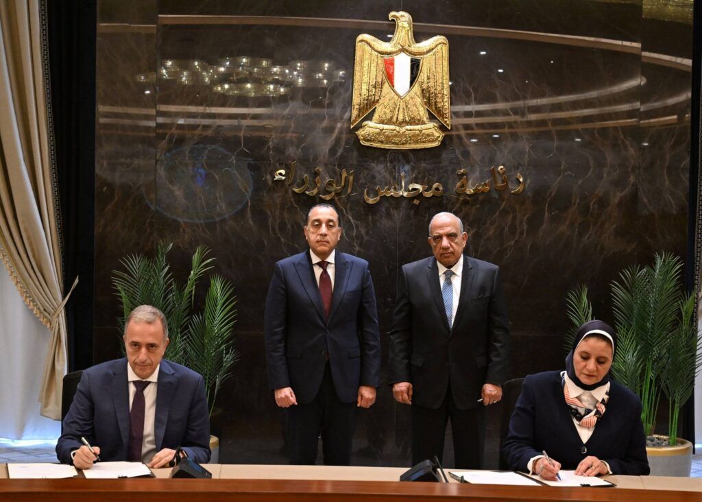 توقيع حزمة من اتفاقيات شراء الطاقة وإقامة محطات مستقلة لتخزين الكهرباء