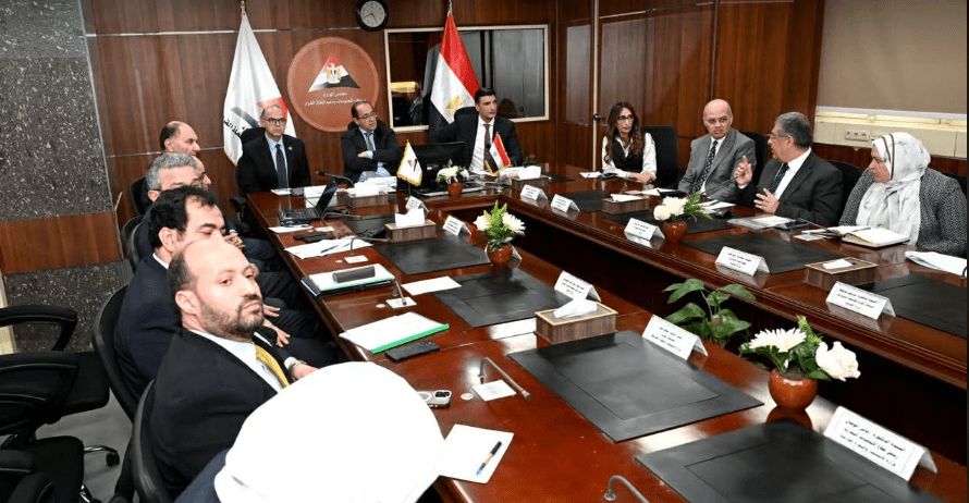 الحكومة تدرس مقترحات دعم قطاع السيارات وتحديد احتياجات المصنعين