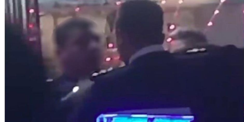 الداخلية تعلن أيقاف ضابط عن العمل وإحالته للتحقيق لتجاوزه مع مواطن بالقاهرة